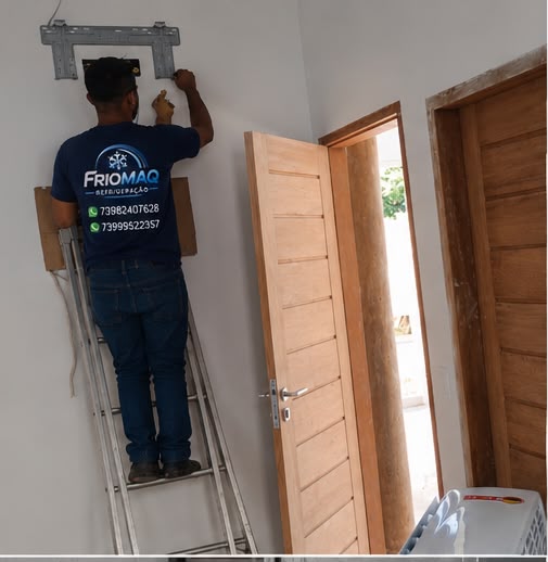 Instalação de suporte de ar-condicionado em residência